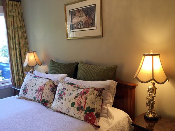 Beaufort House - luxury accommodation Akaroa - bed