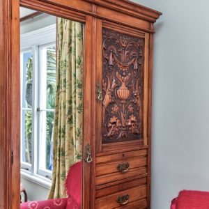 Beaufort House akaroa - Nalder Room wardrobe